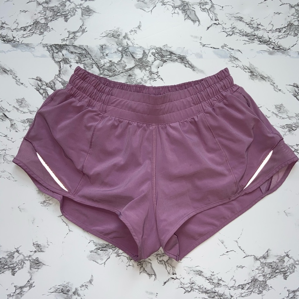 RARE LULULEMON hotty hot 2.5 purple shorts!!!🌟🌟